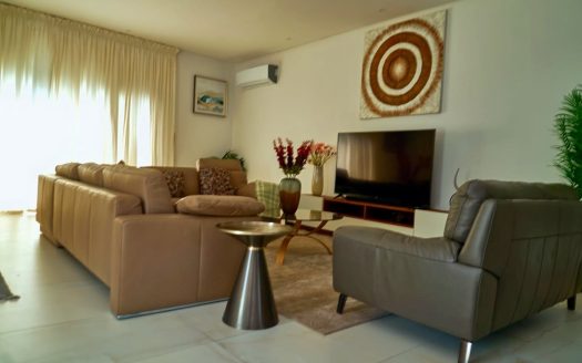 Villa meublée avec piscine de 3 chambres salon situé à kodjoviakope non loin du siège de Cofina. 56 whatsapp image 2024 09 13 at 13.23.35
